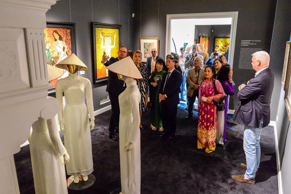 Ouverture de l exposition de peintures «Vietnam Le paradis rêvé» aux Pays-Bas